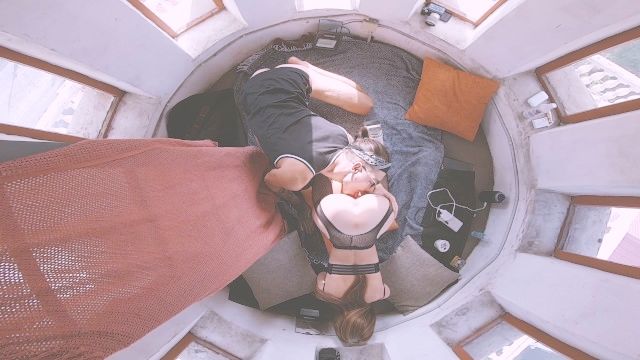 الملاعين جميلة بشكل لا يصدق في سن المراهقة في المؤخرة، ثقب ضيق، عصير كس