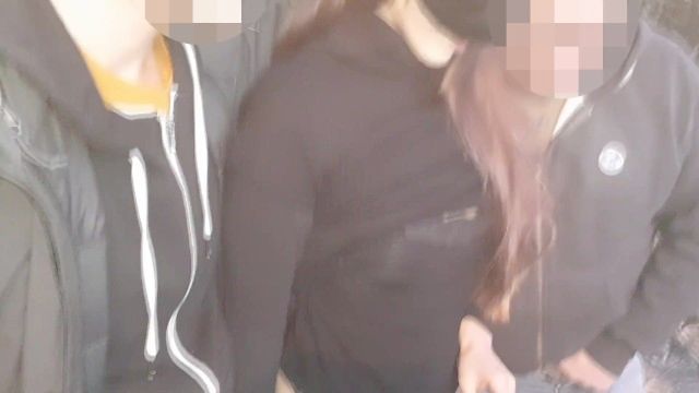 戴绿帽子的丈夫短暂地显示意大利的妻子让陌生人在钩卡暨