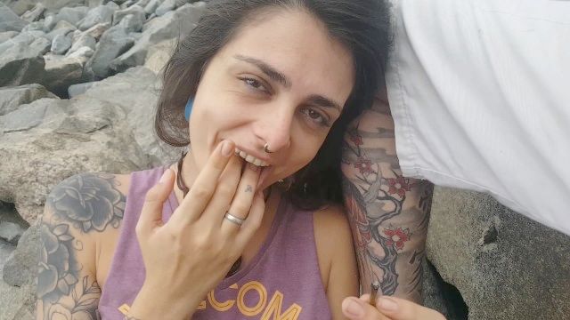热点青少年公共口交吃暨在海滩！