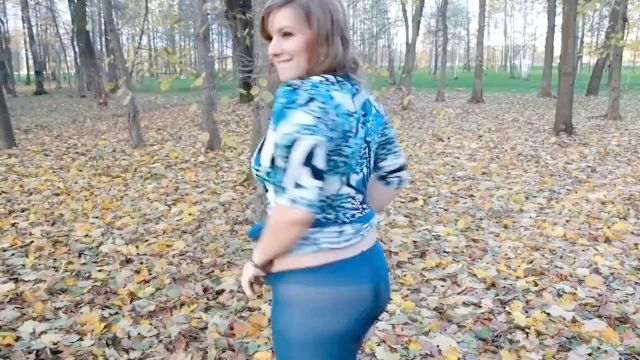 22yr Old Amanda Showing Off Her Arsehole At The Park