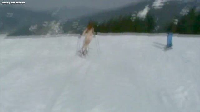裸体滑雪