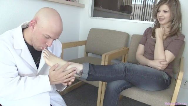 calcetines y adoración del pie de un médico