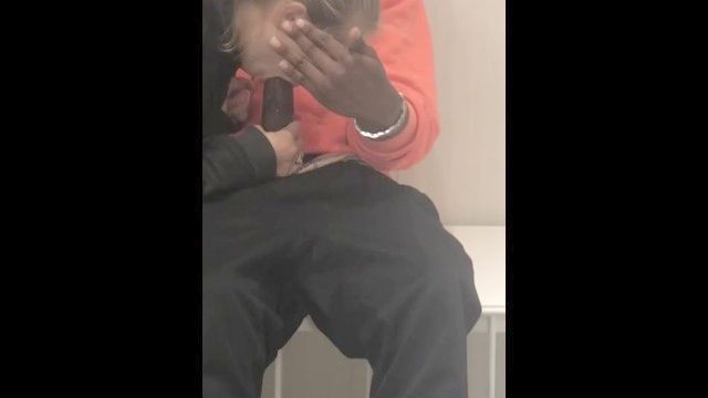 menina branca comer bbc no shopping * quase foi pego *