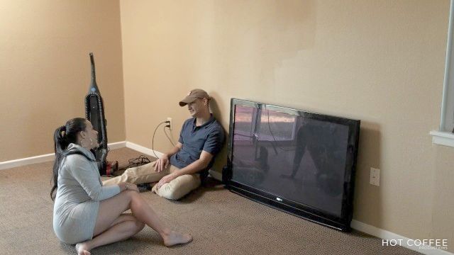 Mark Stones Le Pone El Cable A Jolla Mientras Su Marido Está Fuera Del País