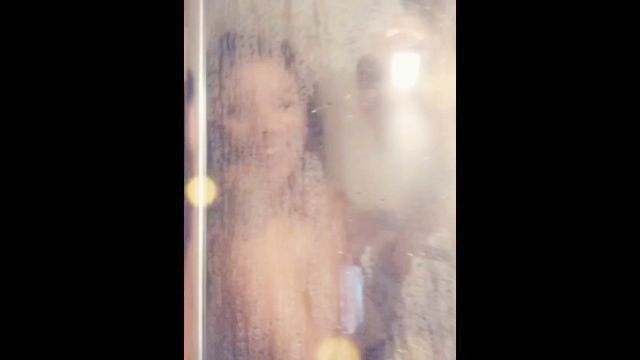 atrapados en la ducha con mi amigo novio caliente obtiene sus bolas drenados