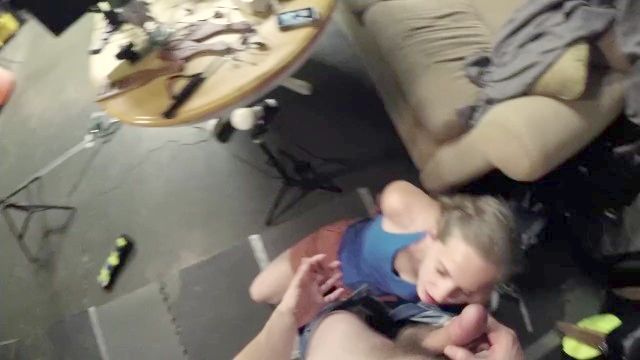 POV cum mamada en la boca verdadera pareja golondrina