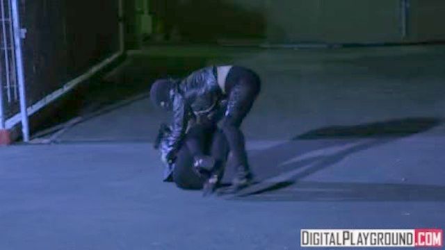 hermanas de sangre 3 Kristina Rose se golpean en su bicicleta