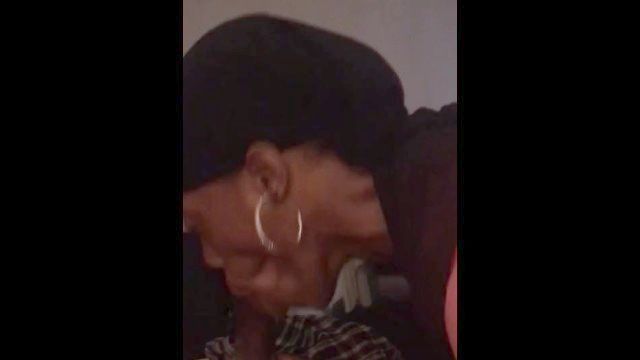 ela chupou a alma para fora de mim sem as mãos e engoliu tudo