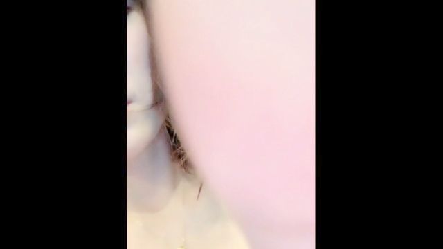 美女 主播 (叶子 小 姐姐) 假扮 站 街 妹 路边 绿化 带 搭讪 年轻 小伙 到 钟点 房 开 房 说 自己 半年 没 做过 爱 了