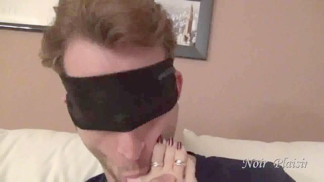 舔吸吮和我性感的脚趾，脚趾甲长