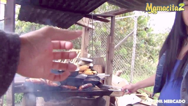 mamacitaz super caliente vendedor carne de Colombia anhela un tipo diferente de carne
