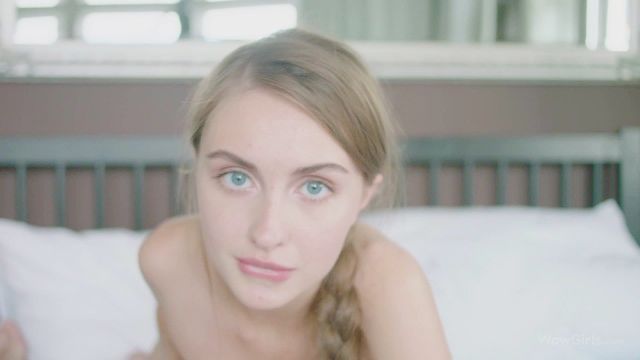 wowgirls de ojos azules chica de 18 años es sorprendido por una gran polla. en un sinfín de orgasmos