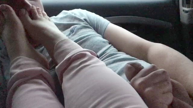 tío oler mis pies apestosos y obtiene el pie