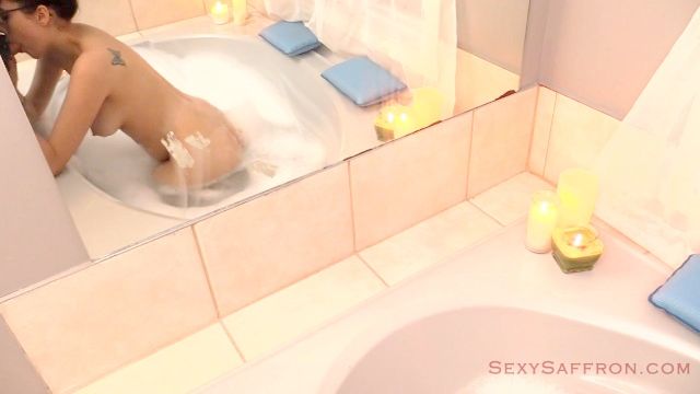 mamada sensual en la bañera
