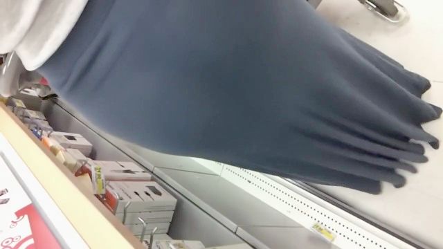 cándida MILF vestido maxi VTL con grandes tetas