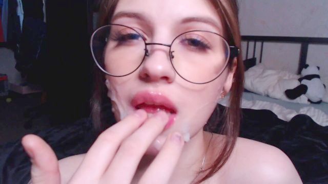 تمتص بوف زميل طالب عضو بلدي، نائب الرئيس ط على وجهها ونظارات migurtt