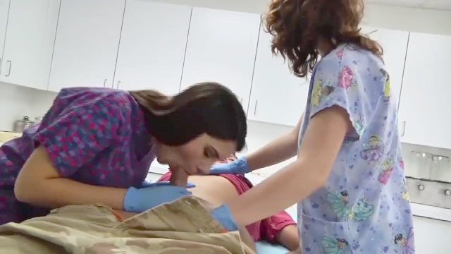 doble paja enfermera / mamada
