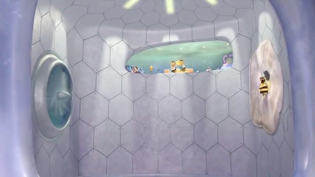 فيلم مقطورة النحل لكن في كل مرة يقولون النحل الياباني يشتكي فتاة