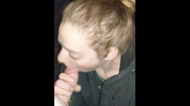 ele implora para transar com ela, mas ela faz dele cum em seguida, folhas