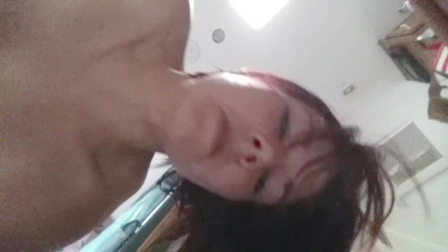 chorros de mi cara mientras Vibe mi culo