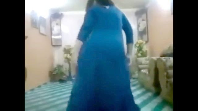 2 Iraqi Hottie Horny Asshole Dance