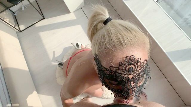 她是我的女王深喉，所以我之前肛使用她的头。 第1部分