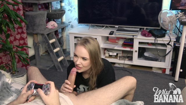 He Tries To Play Rdr2 While She Plays With His Cock!