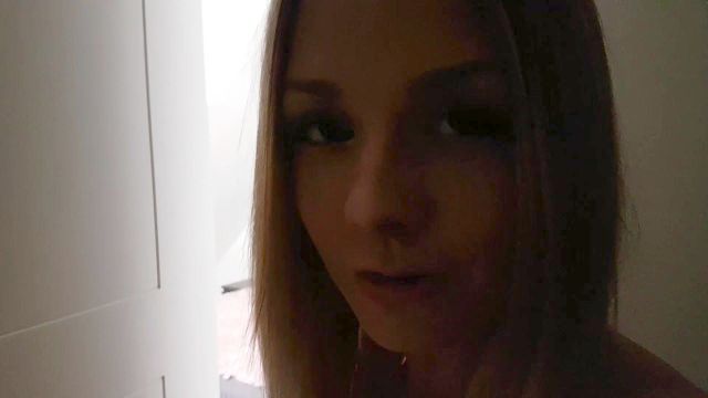 Angie Lee Straße Prostituierte In Lycra Minirock Und Louboutin High Heels