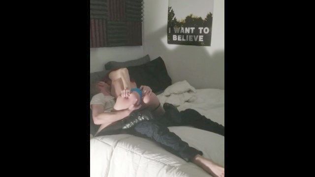 Despegue Joven Tramposos En La Cara Novio Follada Y Consigue Coño Lleno De Semen