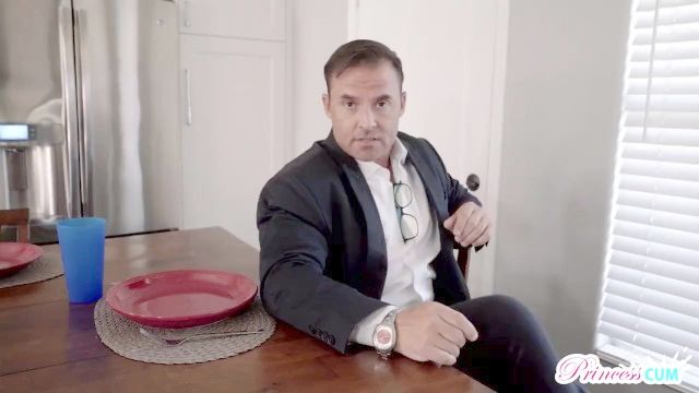 Schritt sis athena faris bettelt für Baby-Prinzessin cum