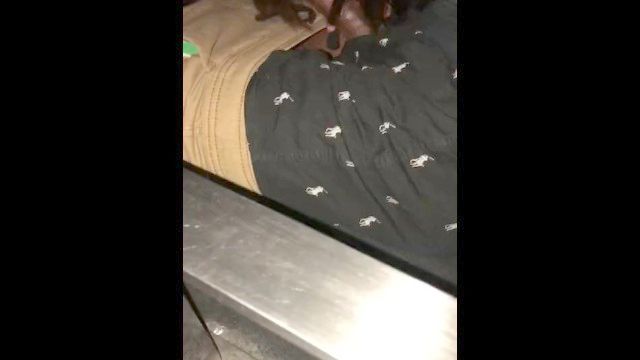 Asiática Chupa La Bbc En El Centro De Un Parque Público (cash U0026 Layla)