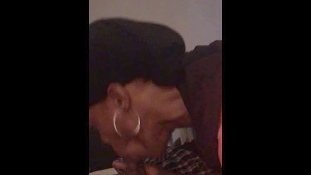 Chupaba El Alma Fuera De Mí Sin Las Manos Y Tragó Todo