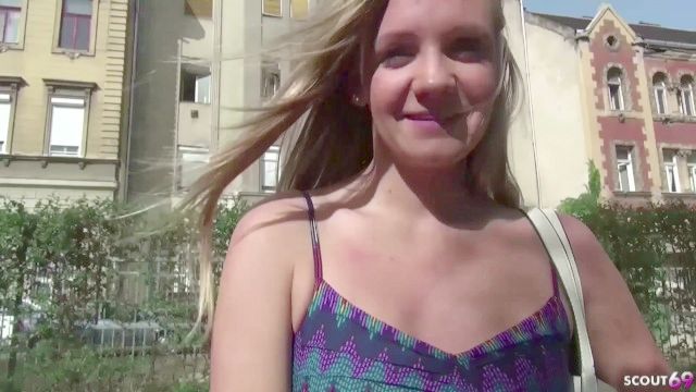немецкого разведчик маленького подросток Люсетта получить первый анальный секс в реальном общественном литье