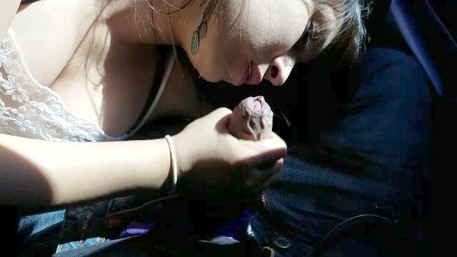 18 Años Chupa Polla En Un Coche Y Se Traga Cum Por 1ª Vez