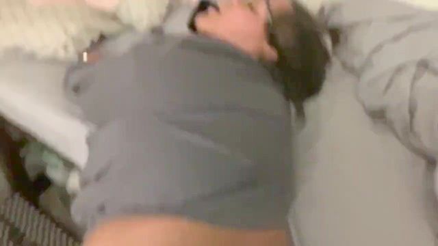 Secreto De Mierda Mientras Ella Está Hablando Por Teléfono Con La Madre