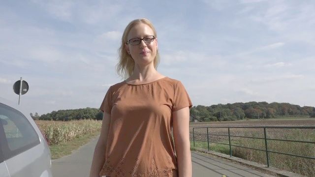 Blonder Stiefbruder Fucks Mich Auf Der Straße öffentlich