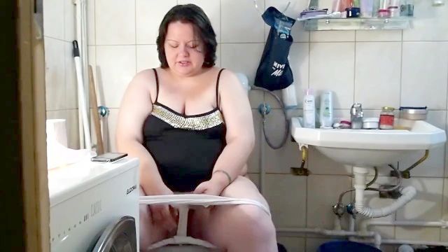 Big Butt Woman Big Poop On Toilet