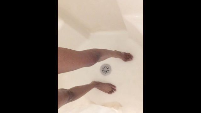 Creamshot Clit In The Shower