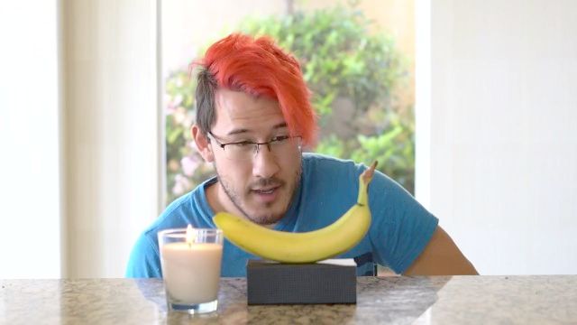 Sexy Contempla Hombre Interracial Empujando Un Plátano Roca Dura Hasta Su Agujero
