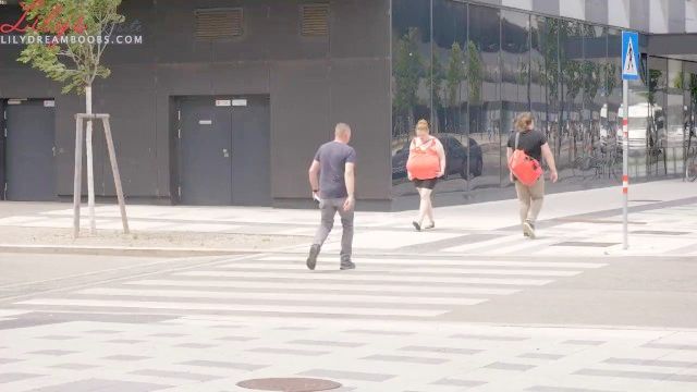 Tetas Enormes Públicas Sin Sujetador
